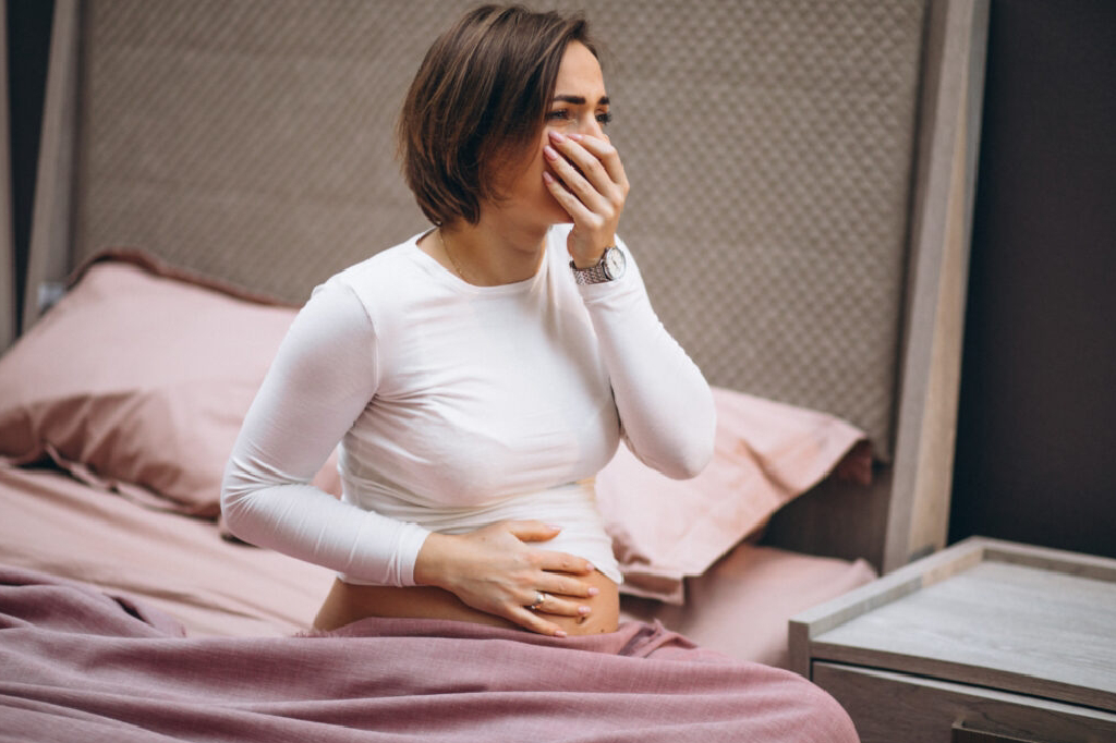 गर्भपात (miscarriage) होने के कारण, लक्षण और इलाज